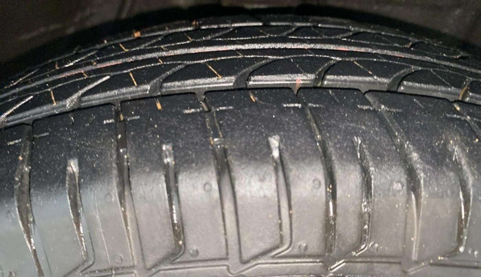 2013 Hyundai i10 MAGNA 1.2, Petrol, Manual, 31,220 km, Right Front Tyre Tread