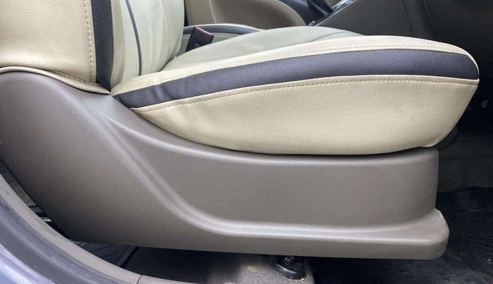 2013 Hyundai i10 MAGNA 1.2, Petrol, Manual, 31,220 km, Driver Side Adjustment Panel