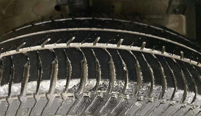 2015 Maruti Swift VXI, Petrol, Manual, 57,586 km, Right Front Tyre Tread