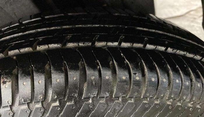 2015 Maruti Swift VXI, Petrol, Manual, 57,586 km, Left Rear Tyre Tread