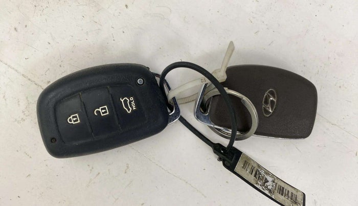 2020 Hyundai Elite i20 ASTA 1.2 (O), Petrol, Manual, 61,586 km, Key Close Up