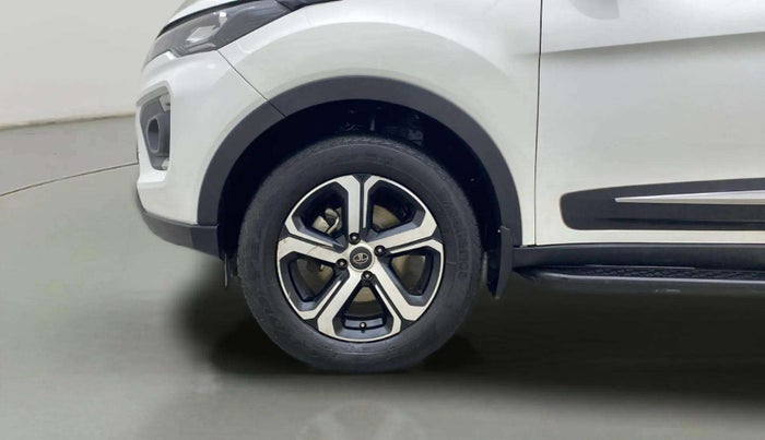 2022 Tata NEXON XZA PLUS (O) DIESEL DUAL TONE, Diesel, Automatic, 76,920 km, Left Front Wheel