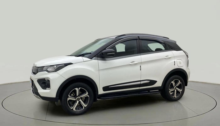 2022 Tata NEXON XZA PLUS (O) DIESEL DUAL TONE, Diesel, Automatic, 76,920 km, Left Front Diagonal