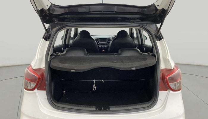 2018 Hyundai Grand i10 SPORTZ 1.2 KAPPA VTVT DUAL TONE, Petrol, Manual, 64,516 km, Boot Inside