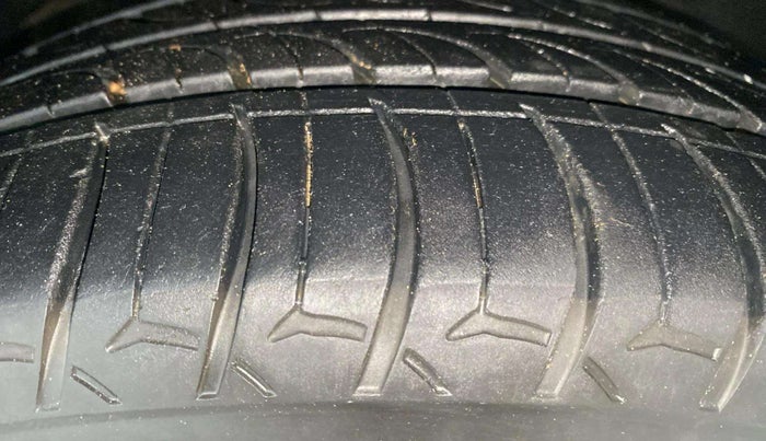 2020 Tata ALTROZ XZ PETROL, Petrol, Manual, 36,632 km, Right Front Tyre Tread