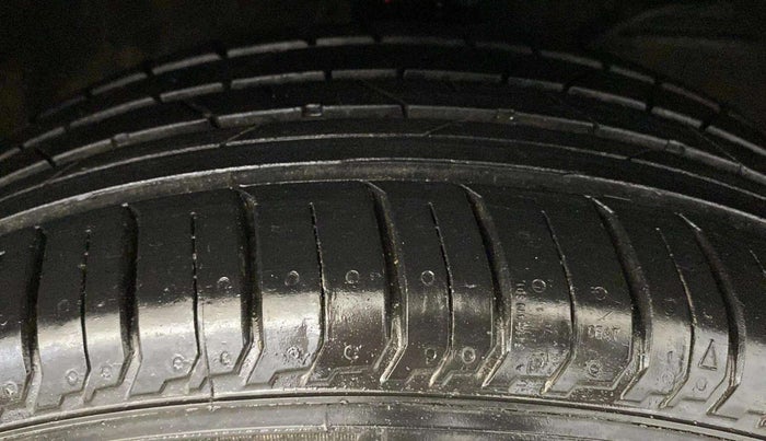 2018 Maruti Baleno ZETA PETROL 1.2, Petrol, Manual, 70,488 km, Right Front Tyre Tread