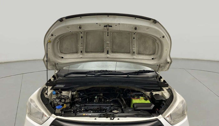 2016 Hyundai Creta BASE 1.6 PETROL, CNG, Manual, 1,20,376 km, Open Bonet