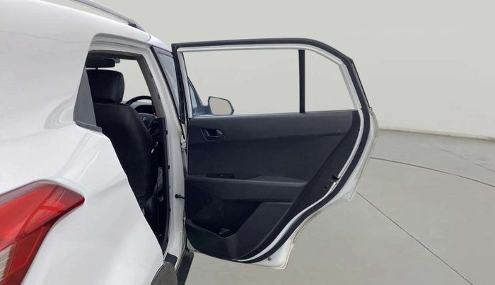 2016 Hyundai Creta BASE 1.6 PETROL, CNG, Manual, 1,20,376 km, RHS Rear Door