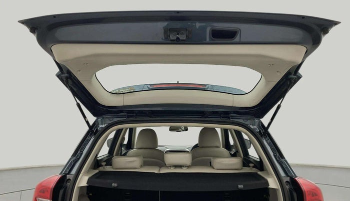 2022 Mahindra XUV300 W8 (O) 1.2 PETROL AMT, Petrol, Automatic, 9,801 km, Boot Door Open