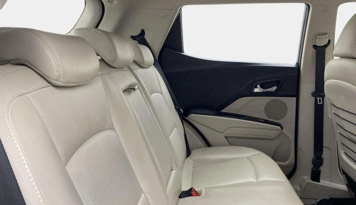 2022 Mahindra XUV300 W8 (O) 1.2 PETROL AMT, Petrol, Automatic, 9,801 km, Right Side Rear Door Cabin