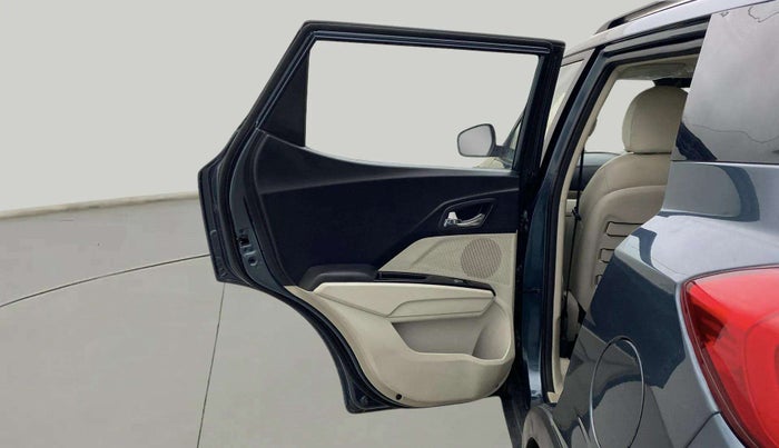 2022 Mahindra XUV300 W8 (O) 1.2 PETROL AMT, Petrol, Automatic, 9,801 km, LHS Rear Door
