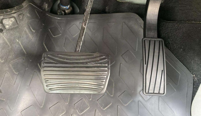 2022 Mahindra XUV300 W8 (O) 1.2 PETROL AMT, Petrol, Automatic, 9,801 km, Pedals