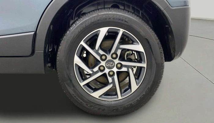 2022 Mahindra XUV300 W8 (O) 1.2 PETROL AMT, Petrol, Automatic, 9,801 km, Left Rear Wheel