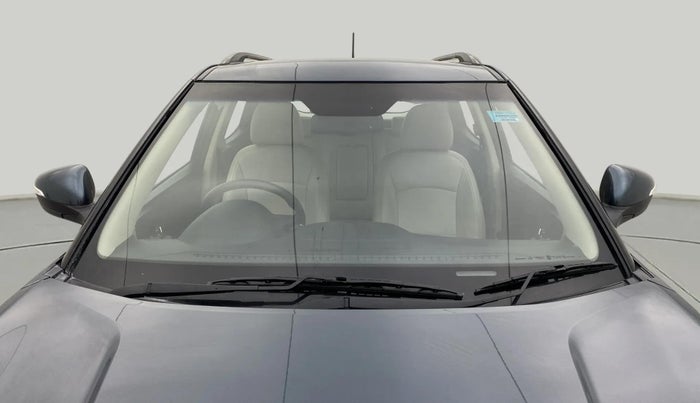 2022 Mahindra XUV300 W8 (O) 1.2 PETROL AMT, Petrol, Automatic, 9,801 km, Front Windshield