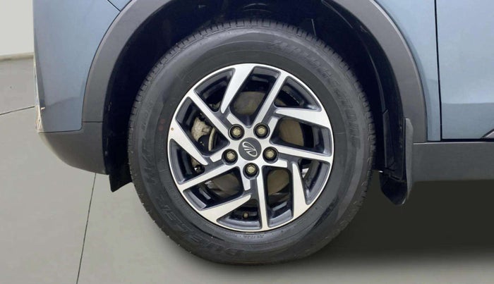 2022 Mahindra XUV300 W8 (O) 1.2 PETROL AMT, Petrol, Automatic, 9,801 km, Left Front Wheel