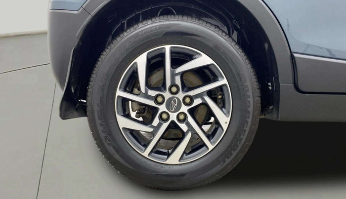 2022 Mahindra XUV300 W8 (O) 1.2 PETROL AMT, Petrol, Automatic, 9,801 km, Right Rear Wheel