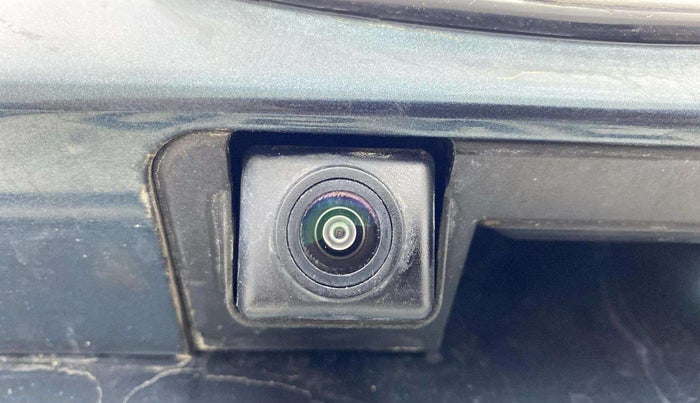 2022 Mahindra XUV300 W8 (O) 1.2 PETROL AMT, Petrol, Automatic, 9,801 km, Parking Camera