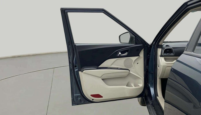 2022 Mahindra XUV300 W8 (O) 1.2 PETROL AMT, Petrol, Automatic, 9,801 km, LHS Front Door