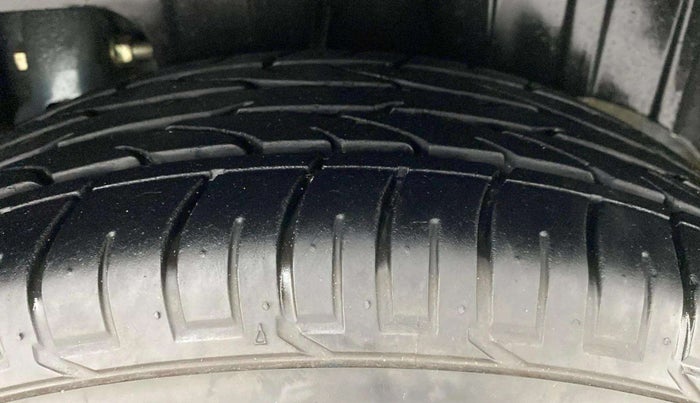 2022 Mahindra XUV300 W8 (O) 1.2 PETROL AMT, Petrol, Automatic, 9,801 km, Left Rear Tyre Tread