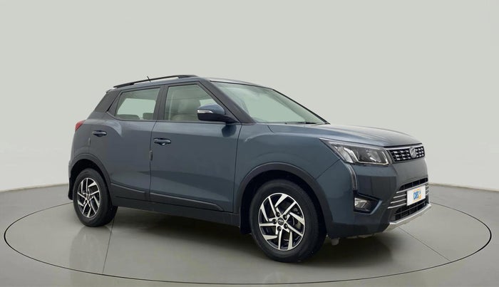 2022 Mahindra XUV300 W8 (O) 1.2 PETROL AMT, Petrol, Automatic, 9,801 km, Right Front Diagonal