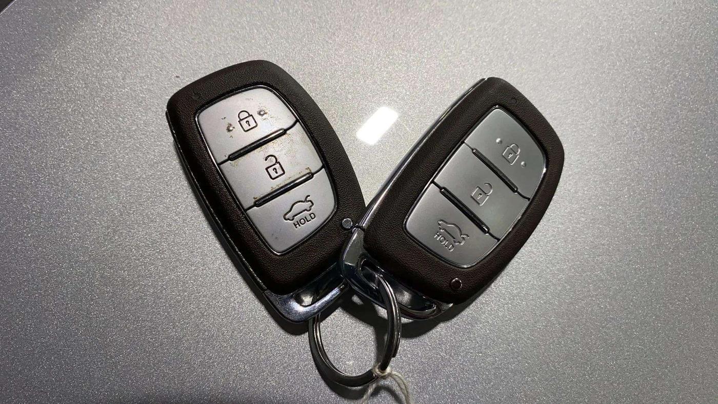 2024 Hyundai AURA SX 1.2 CNG, CNG, Manual, 25,675 km, Key Close Up
