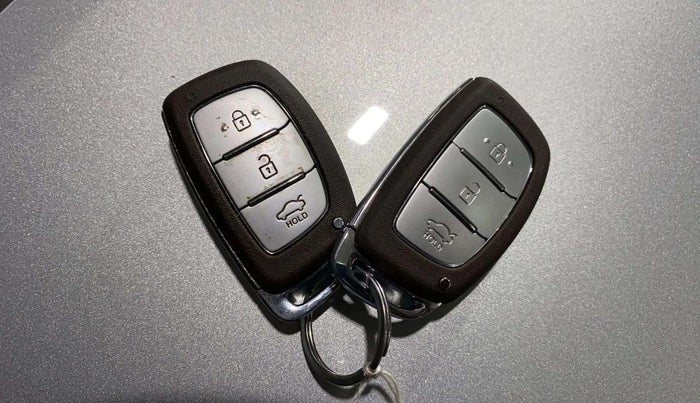 2024 Hyundai AURA SX 1.2 CNG, CNG, Manual, 25,675 km, Key Close Up