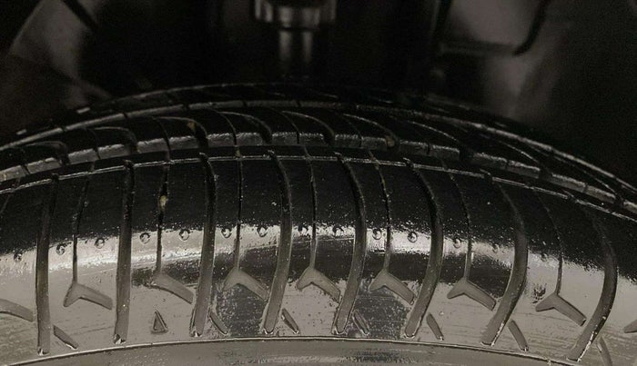 2017 Renault Kwid RXL, Petrol, Manual, 46,458 km, Right Front Tyre Tread