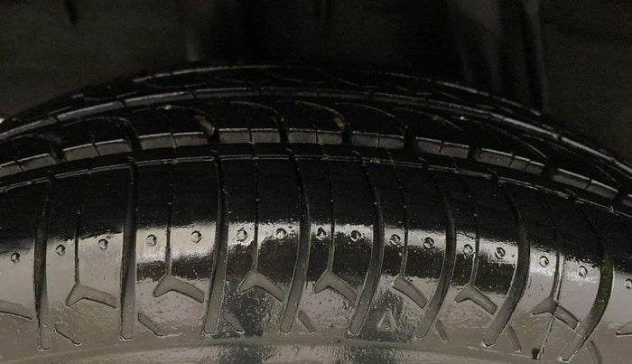 2017 Renault Kwid RXL, Petrol, Manual, 46,458 km, Right Rear Tyre Tread