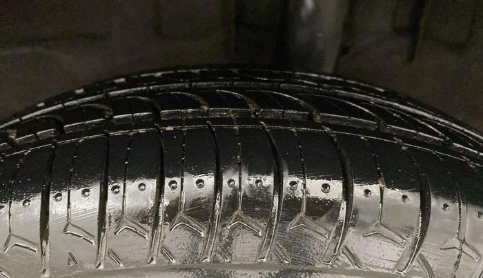 2017 Renault Kwid RXL, Petrol, Manual, 46,458 km, Left Rear Tyre Tread