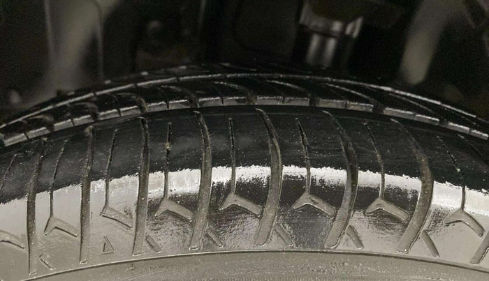 2017 Renault Kwid RXL, Petrol, Manual, 46,458 km, Left Front Tyre Tread