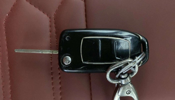 2022 Tata Tiago XZ PLUS CNG, CNG, Manual, 60,802 km, Key Close Up
