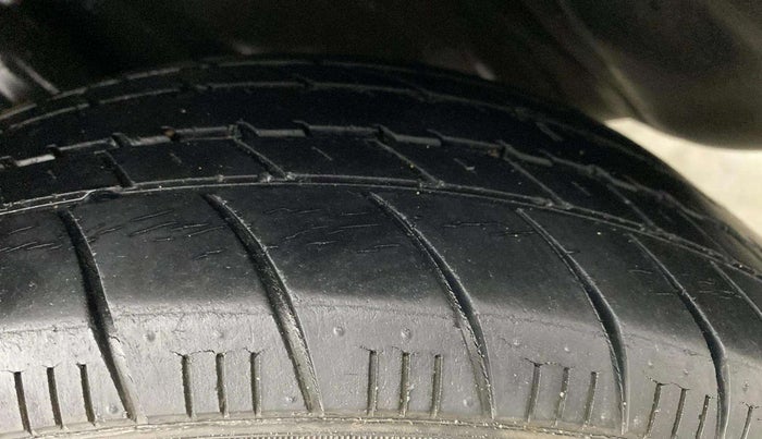 2015 Volkswagen Polo COMFORTLINE 1.2L, Petrol, Manual, 53,300 km, Left Rear Tyre Tread