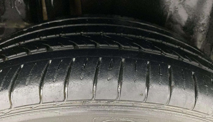 2017 Maruti Ciaz ALPHA 1.4 PETROL, Petrol, Manual, 10,442 km, Right Rear Tyre Tread