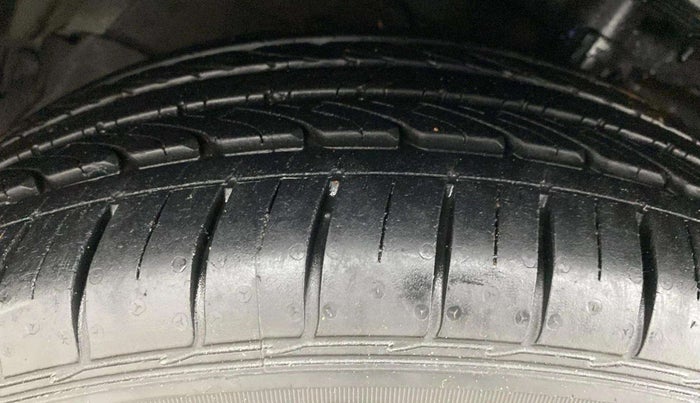 2017 Maruti Ciaz ALPHA 1.4 PETROL, Petrol, Manual, 10,442 km, Left Front Tyre Tread
