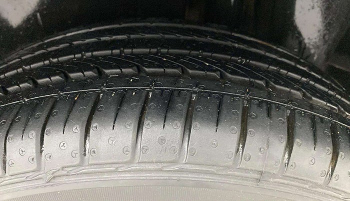 2017 Maruti Ciaz ALPHA 1.4 PETROL, Petrol, Manual, 10,442 km, Left Rear Tyre Tread