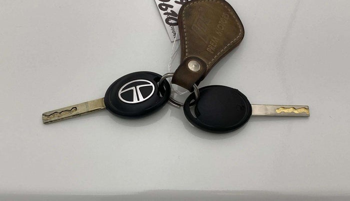 2022 Tata Tiago XM CNG, CNG, Manual, 58,504 km, Key Close Up