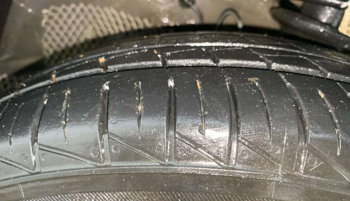 2022 Maruti Alto LXI O, Petrol, Manual, 10,372 km, Left Front Tyre Tread
