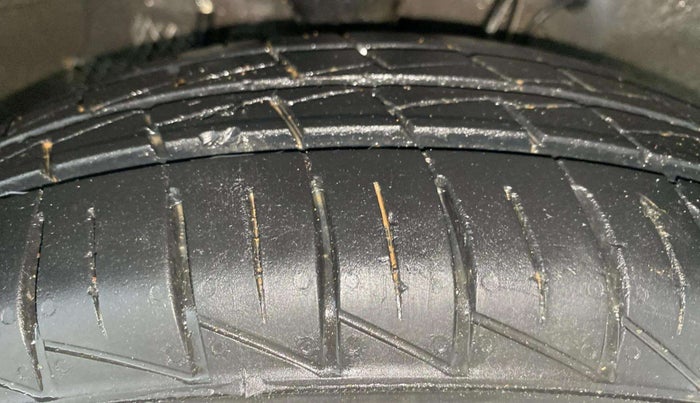 2022 Maruti Alto LXI O, Petrol, Manual, 10,372 km, Right Front Tyre Tread