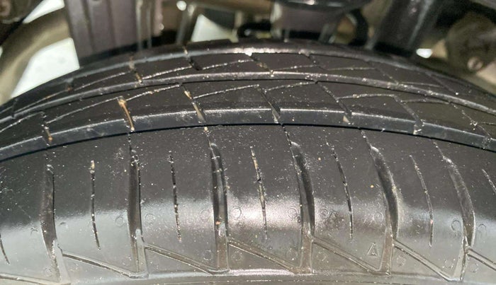 2022 Maruti Alto LXI O, Petrol, Manual, 10,372 km, Right Rear Tyre Tread