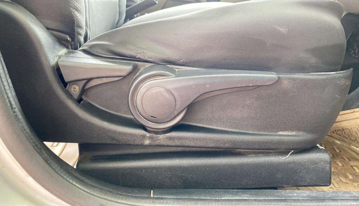 2017 Tata Tiago XZ PETROL, Petrol, Manual, 75,757 km, Driver Side Adjustment Panel