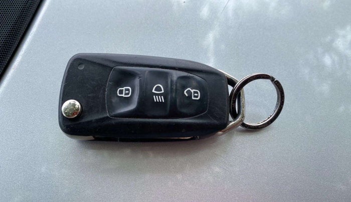 2017 Tata Tiago XZ PETROL, Petrol, Manual, 75,757 km, Key Close Up