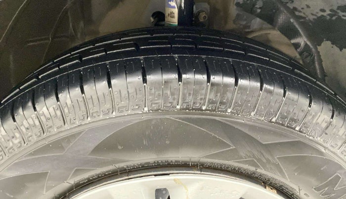 2021 Maruti Swift VXI, Petrol, Manual, 64,972 km, Right Front Tyre Tread