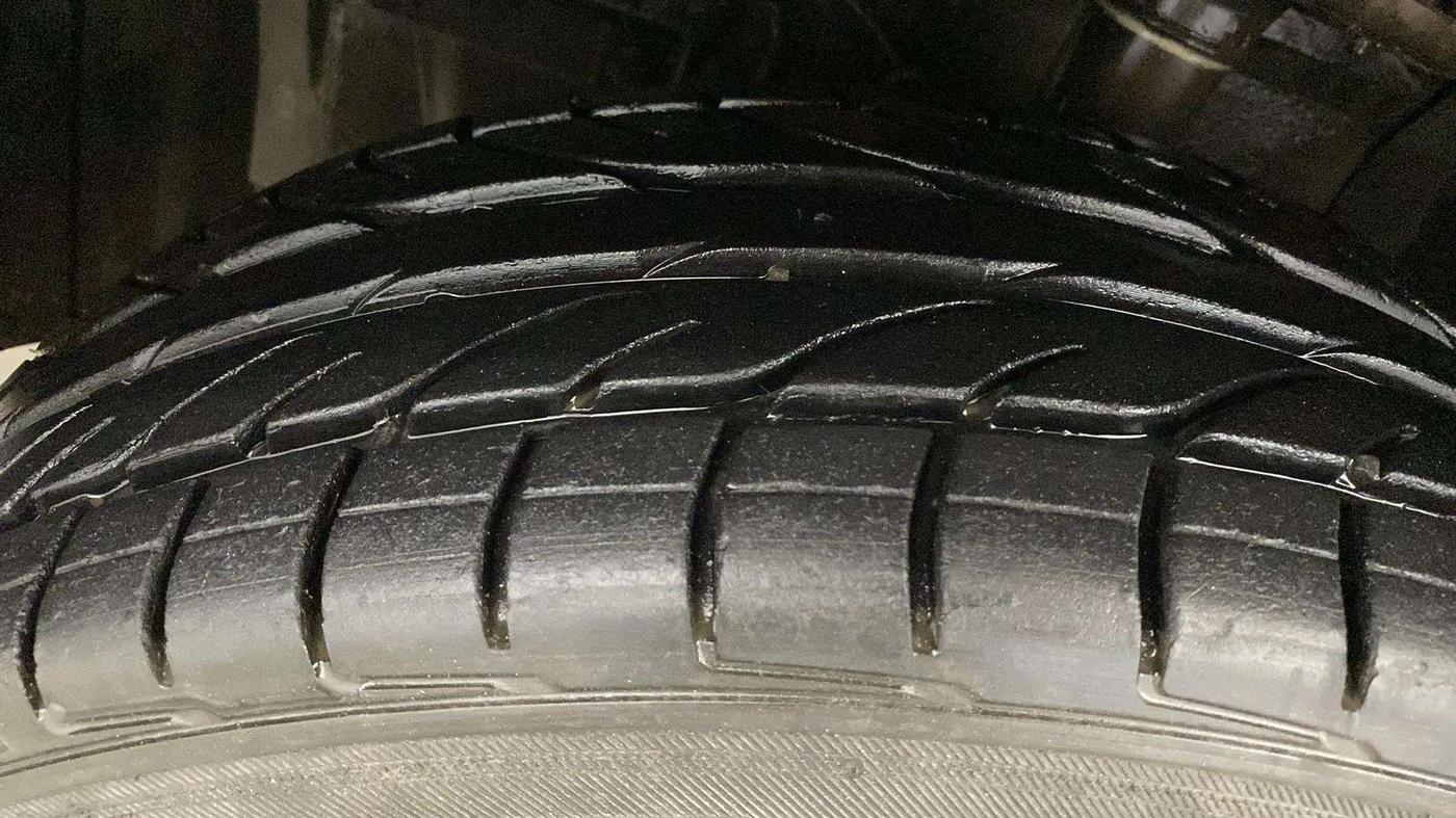 2020 Maruti Vitara Brezza VXI, Petrol, Manual, 43,925 km, Left Front Tyre Tread