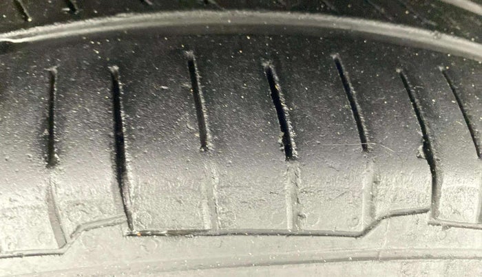 2022 Maruti Swift ZXI AMT, Petrol, Automatic, 56,705 km, Left Front Tyre Tread
