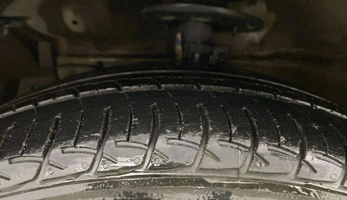 2019 Maruti Ciaz SIGMA 1.5 SHVS MT  PETROL, Petrol, Manual, 61,645 km, Left Front Tyre Tread