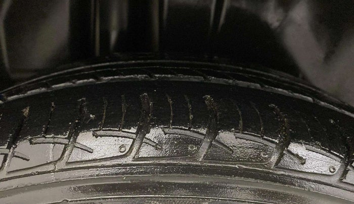 2019 Maruti Ciaz SIGMA 1.5 SHVS MT  PETROL, Petrol, Manual, 61,645 km, Right Rear Tyre Tread