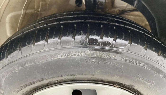 2021 Maruti Swift VXI, Petrol, Manual, 40,246 km, Right Front Tyre Tread
