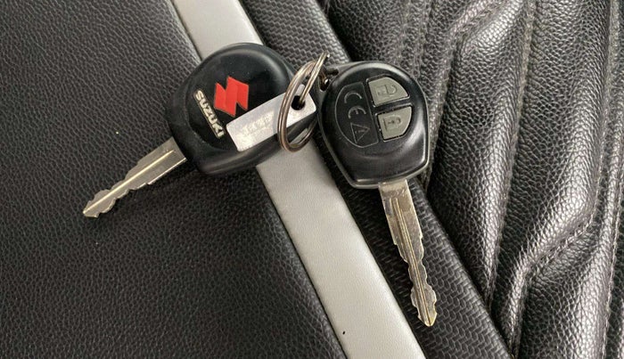 2021 Maruti Swift VXI, Petrol, Manual, 40,246 km, Key Close Up