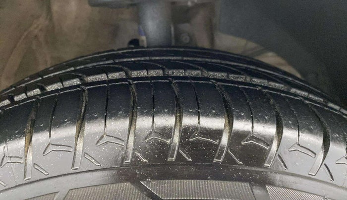 2018 Maruti Swift ZXI PLUS, Petrol, Manual, 68,723 km, Right Front Tyre Tread