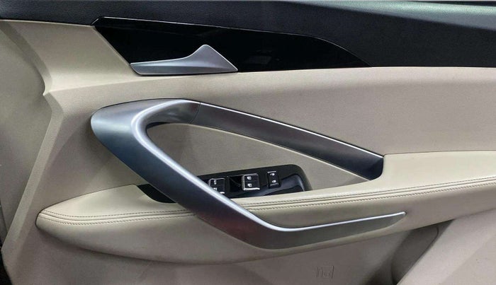 2021 MG HECTOR SHARP HYBRID 1.5 PETROL, Petrol, Manual, 17,368 km, Driver Side Door Panels Control